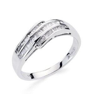 18K SORTIJA ORO BLANCO DIAMANTES TALLA BAGUETE 0.250QTS. ANCHO: 7,5MM