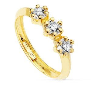18K SORTIJA TRESILLO ORO AMARILLO CON 3 CIRCONITAS DE 4 MM EN GARRAS