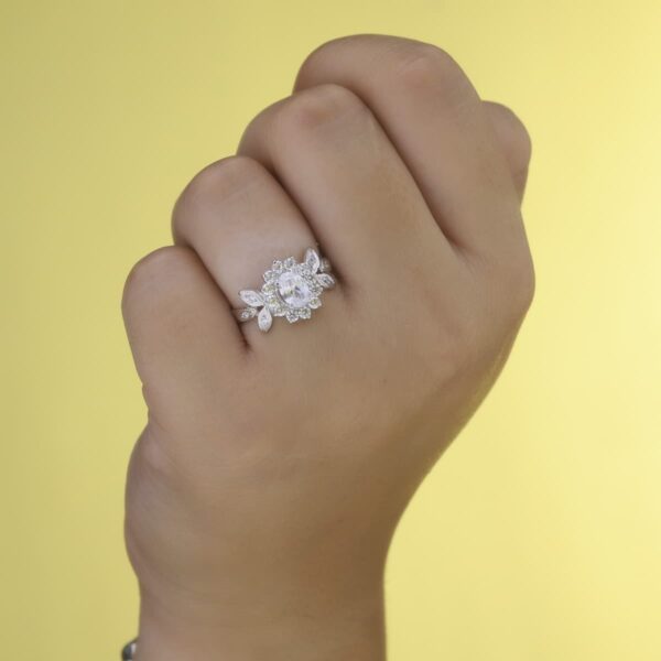 18K SORTIJA ORO BLANCO JUEGO NOVIA CENTRO 8X6 CIRCONITA Y HOJAS CIRCONITAS - Imagen 3