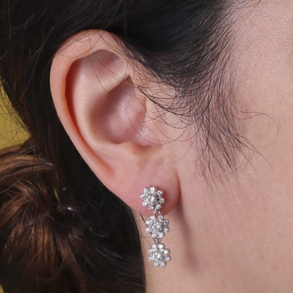 18K PENDIENTES ORO BLANCO JUEGO NOVIA LARGOS TRES CUAJOS 25X8 MM PRESION - Imagen 2