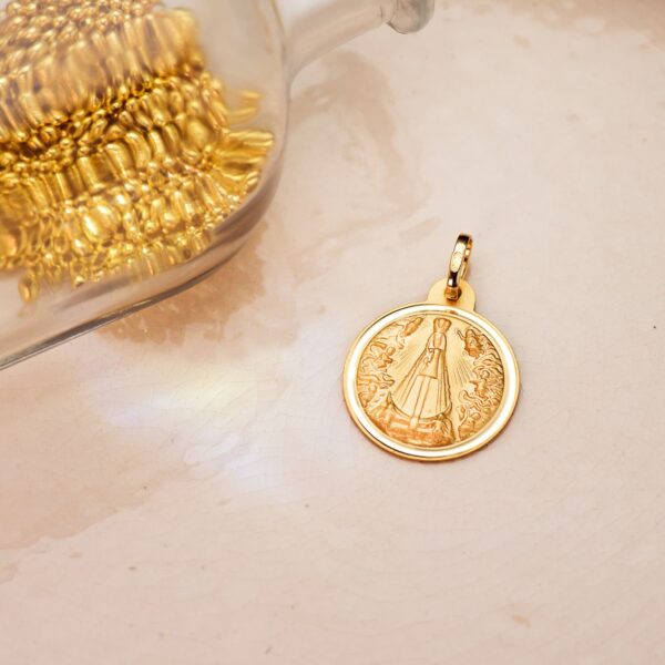 18K MEDALLA VIRGEN NTRA SRA DE BEGOÑA 20 MM BISEL - Imagen 2