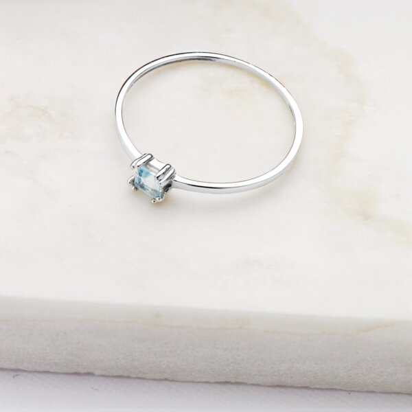 18K SORTIJA ORO BLANCO AGUAMARINA NATURAL 4X3 MM. ANCHO CUERPO: 1.10 MM - Imagen 2