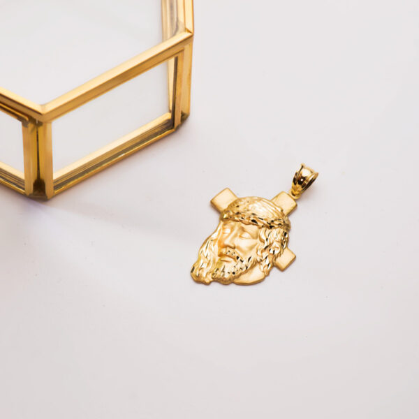 18K CABEZA CRISTO CON CRUZ 35X25 MM - Imagen 3