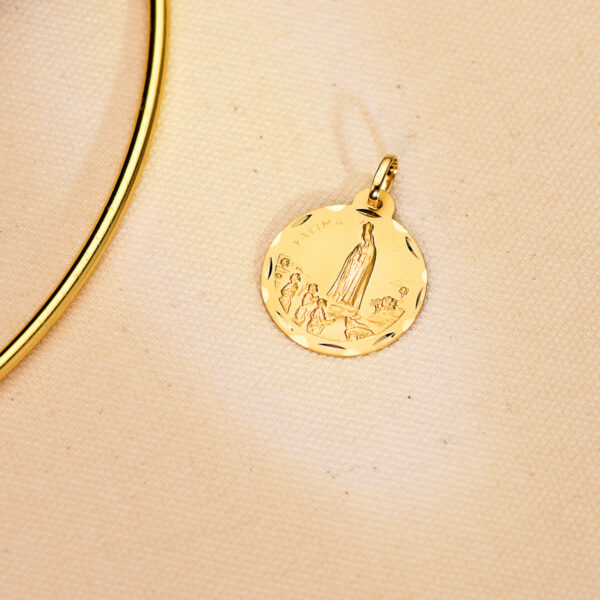 18K MEDALLA VIRGEN DE FATIMA TALLADA 22 MM - Imagen 3