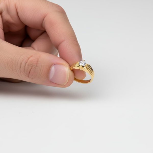 18K SOLITARIO ORO AMARILLO CABALLERO CIRCONITA 5.5 MM ANCHO CUERPO 7.5 MM - Imagen 3