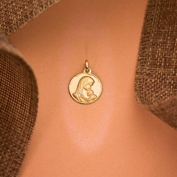 18K MEDALLA MADRE AMOR MATERNAL 18MM 2,25 GRS. - Imagen 2