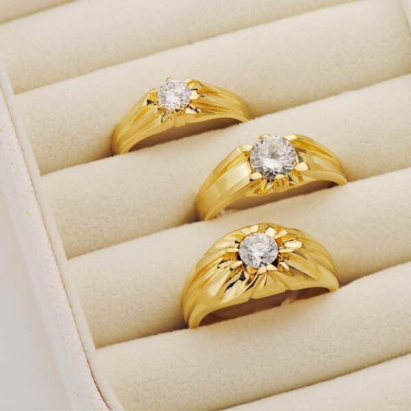 18K SOLITARIO ORO AMARILLO CABALLERO CIRCONITA 5.5 MM ANCHO CUERPO 7.5 MM - Imagen 6